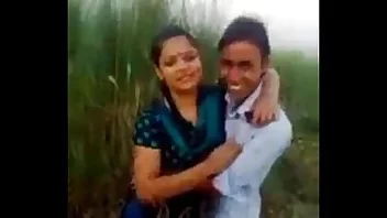 Action Indian Porn Films: Indian college student kisses in public MMS
