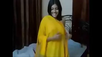Chudai Indian Porn Videos: Get ready to be seduced by this Indian girl in a sari