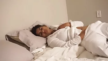 Bhabhi Indian XXX Videos: Desi Bhabi gives herself a handjob in bed on FTV